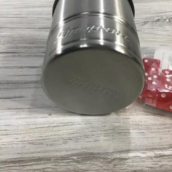 NEW SNAP-ON TOOLS DICE CUP WITH 5 RED DICE SOCKET DESIGN GAME - Picture 3 of 4